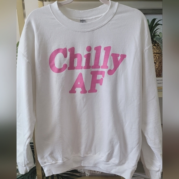 ❄️ Pink Lily Boutique White 'Chilly AF' Sweatshirt in Women's Size Large ❄️ - Picture 3 of 5
